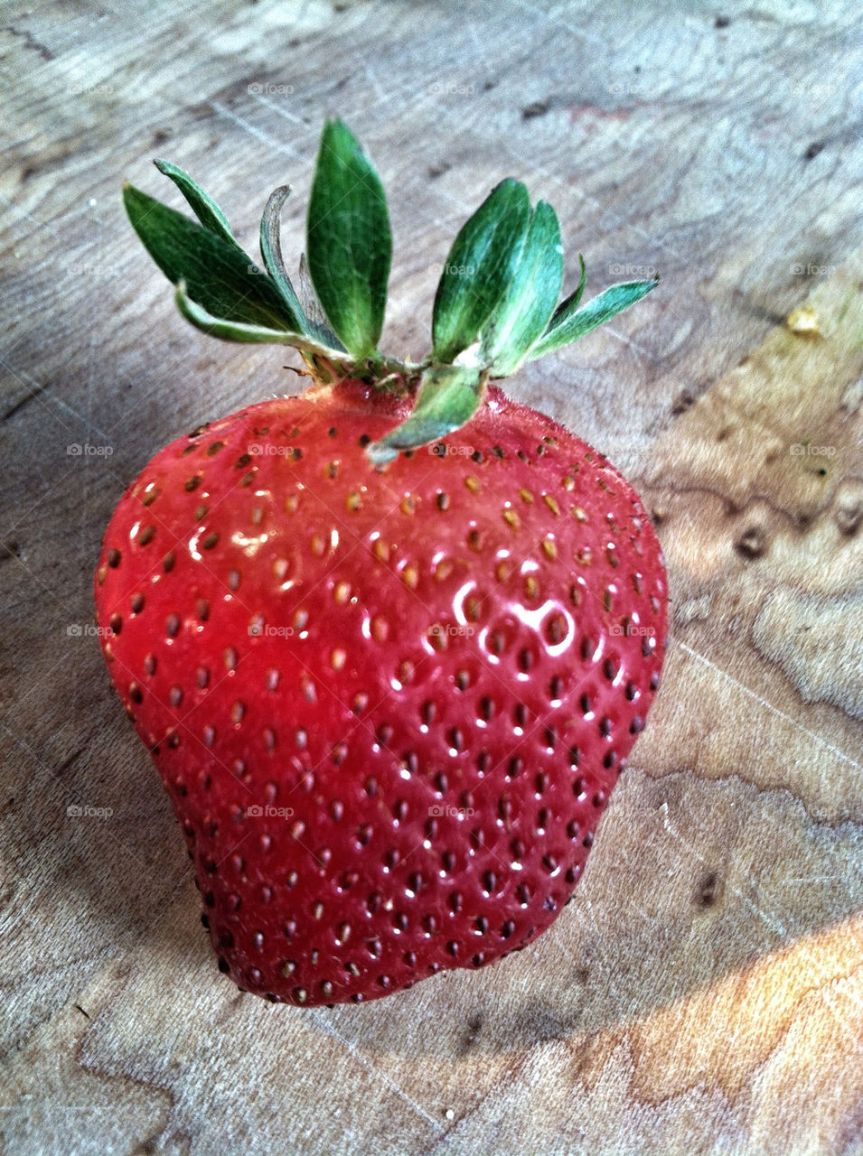 red wood fresh strawberry by snapd