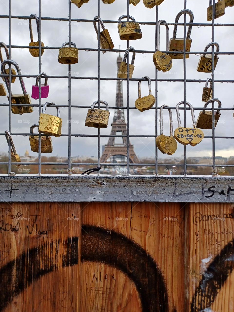 Eiffel tower, Paris/ promise and love locks