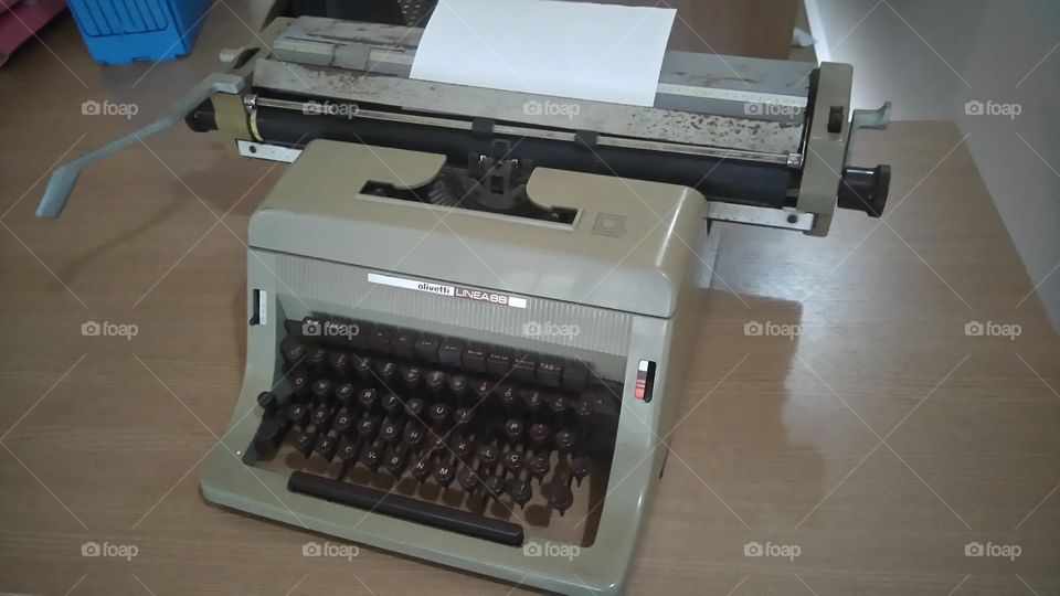 typewriter antique