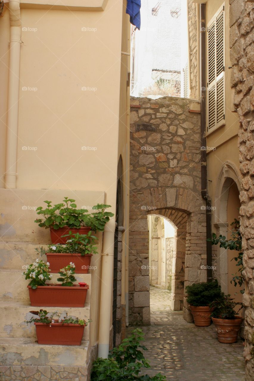 Passage through alley