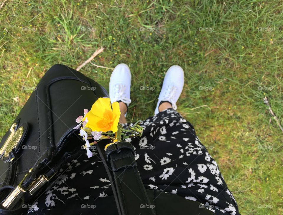 Happy feet on lush greens of Mendocino 👣