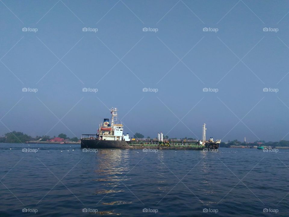ship in jaopraya river