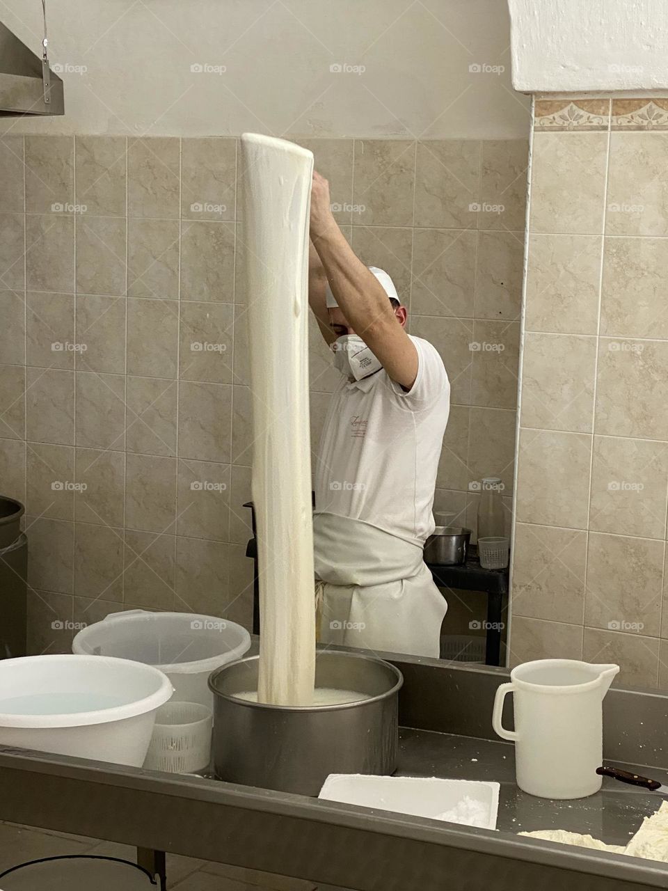 Burrata in he making