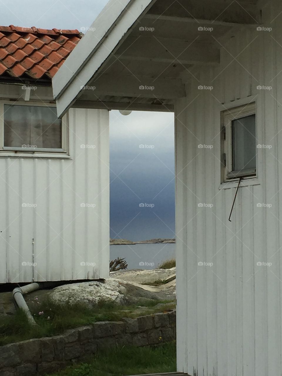 The Sea between the houses