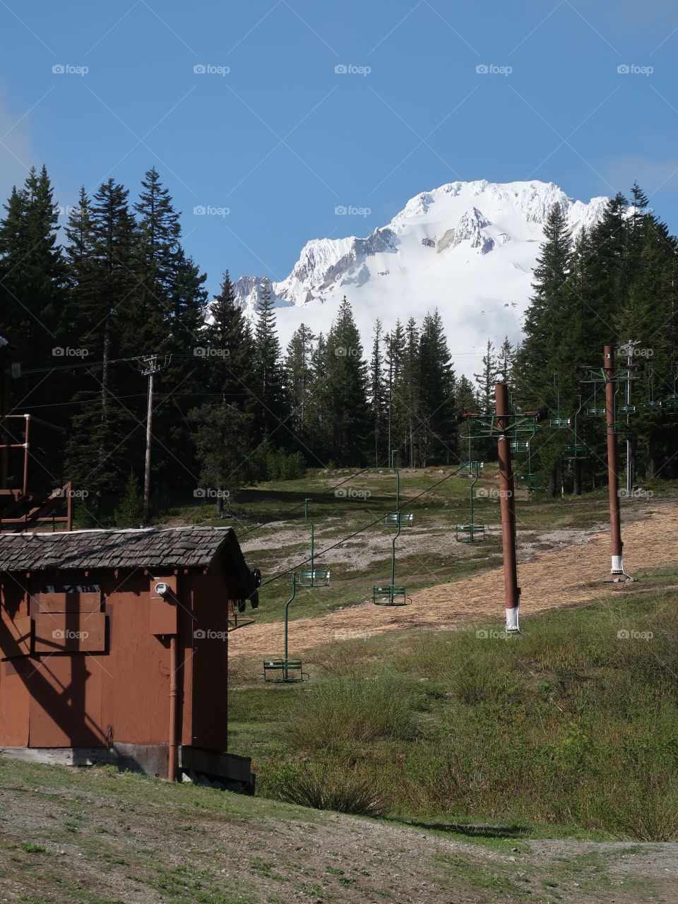 The magnificent Mt. Hood in Oregon’s Cascade Mountain Range covered in fresh springtime snow on a beautiful sunny day. 