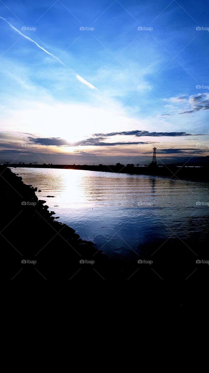 Pagi di pinggir laut