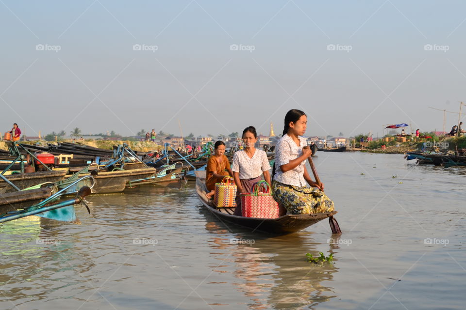 Lado es boat. Morning visit to Inlay Lake 