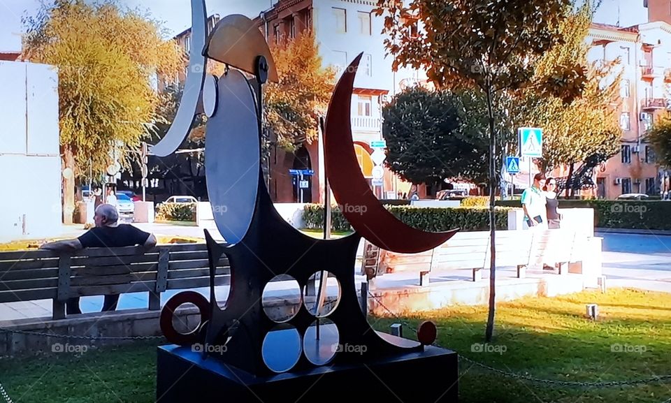 Armenia_ sovremeniya sculpture in Yerevan