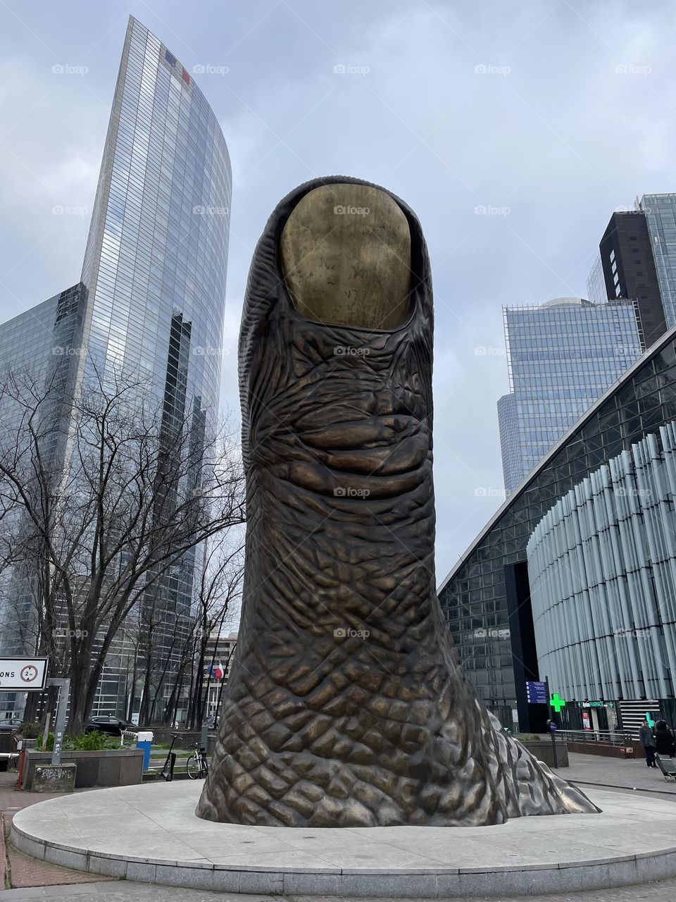 A thumb statue in Paris 