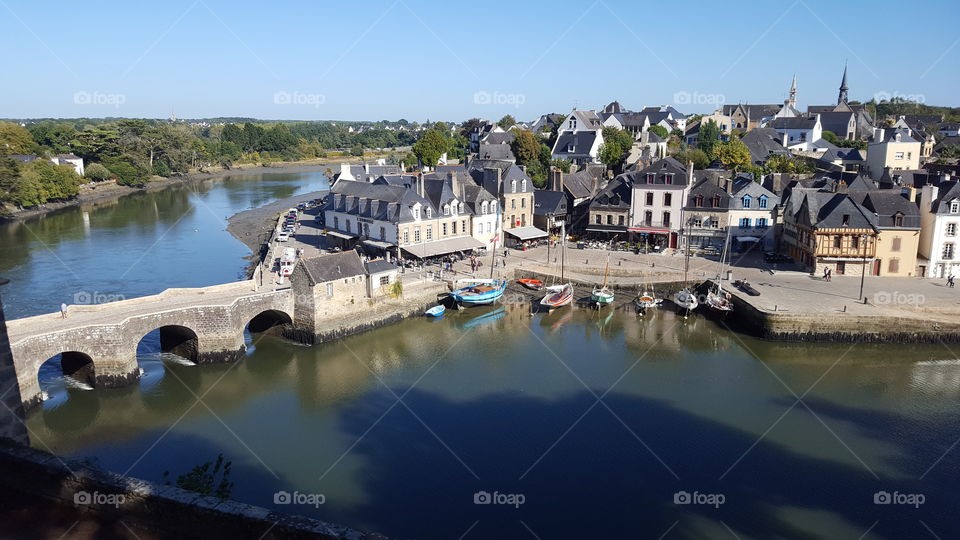 Perfect Sunday afternoon in the small French city of Auray! Peaceful and calm to drink a coffee.