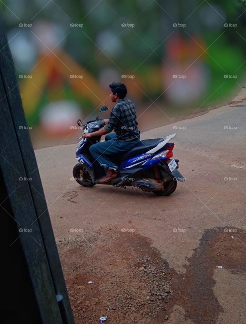 scooter turned to the other way in real life running