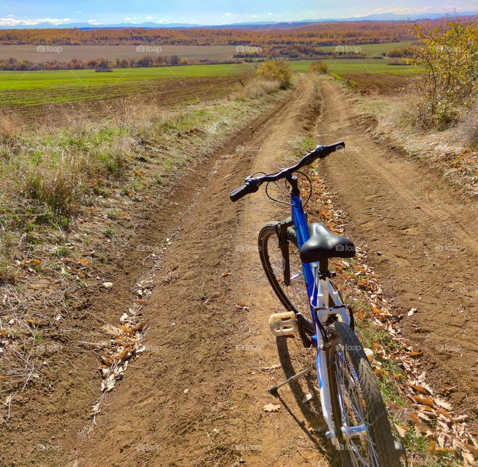 Offroad cycling to the end of the horizon