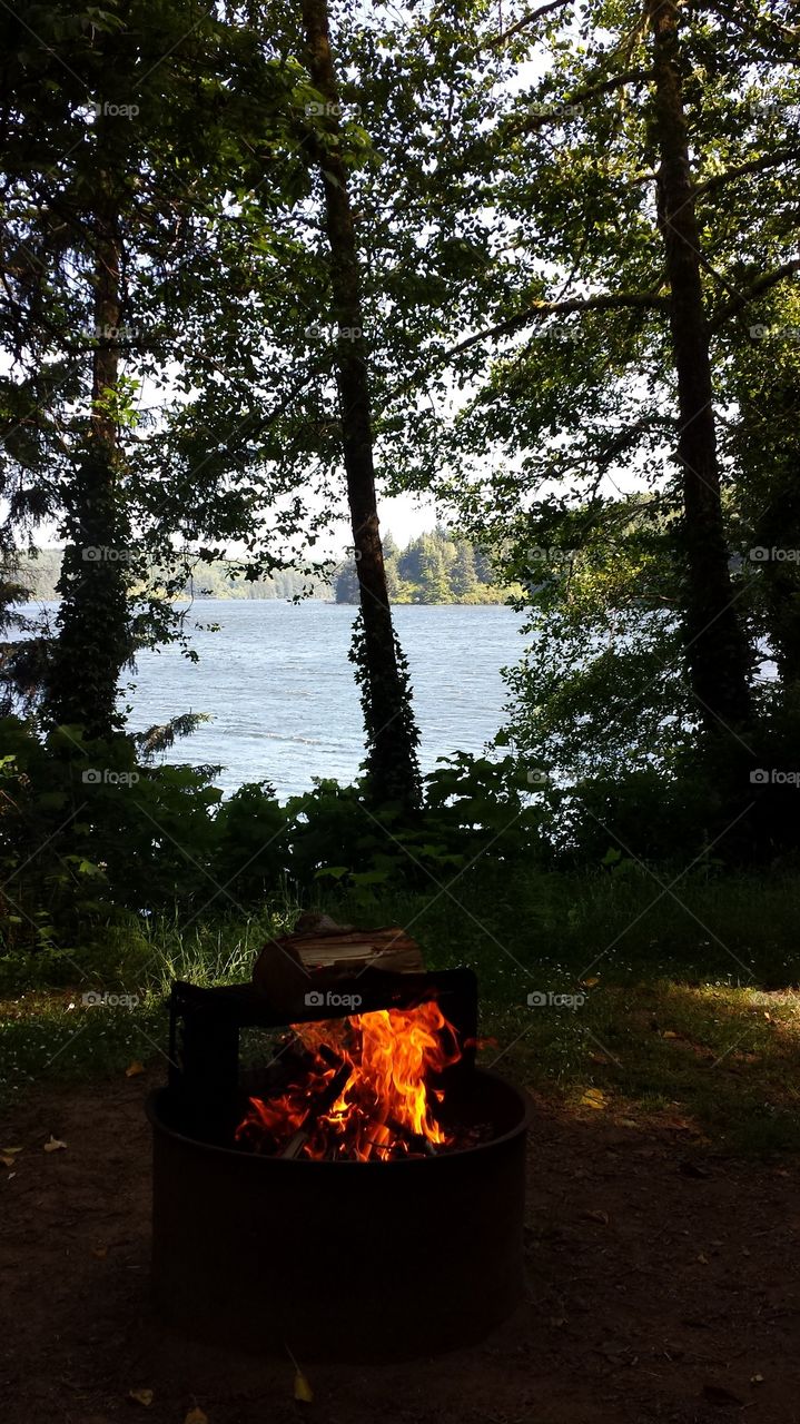 Campfire @ Tahkenitch Lake.