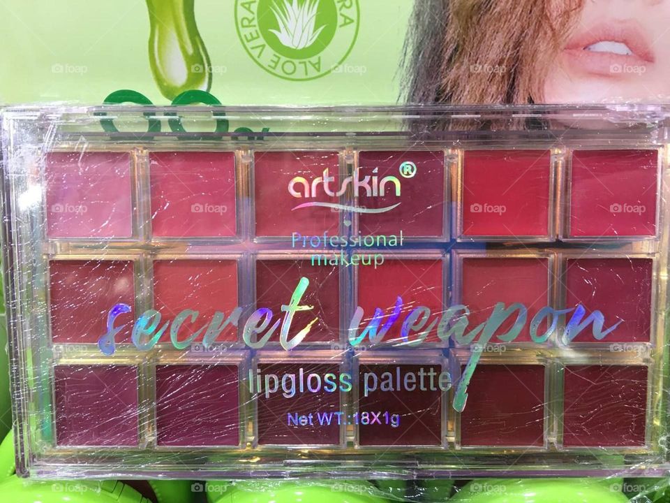 weapie lipgloss palette