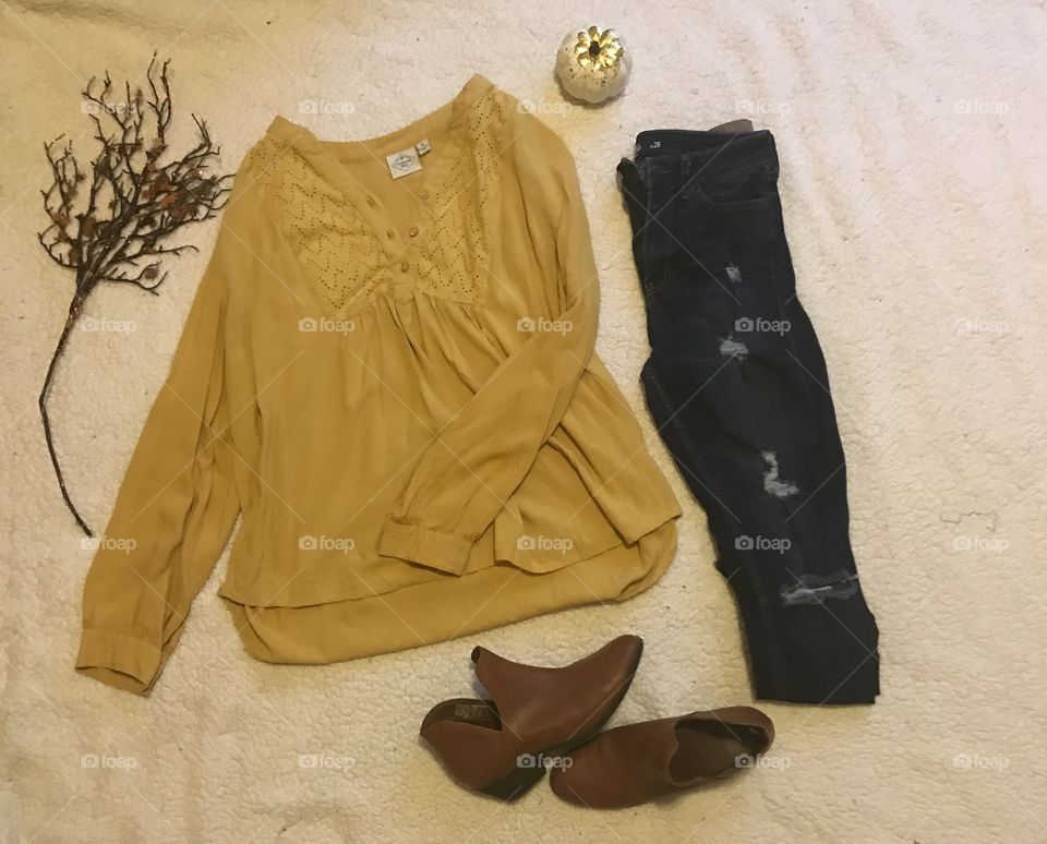 Fall fashion : stylish yellow baby doll shirt with  brown ankle boots, torn, ripped blue jeans