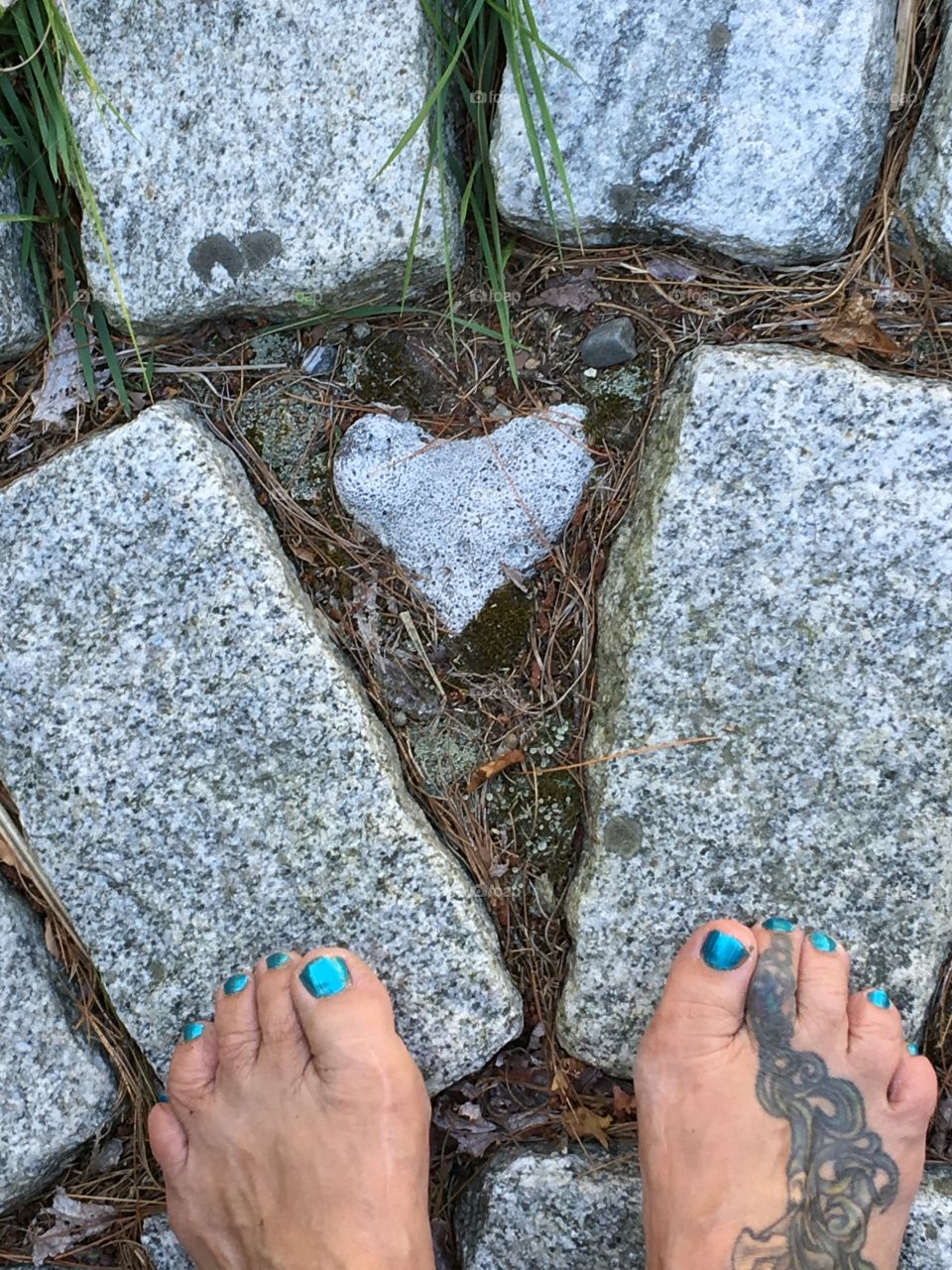 Love in this home! Barefoot on cobblestone front steps, turquoise nail polish 👣!❤️Rock in center!