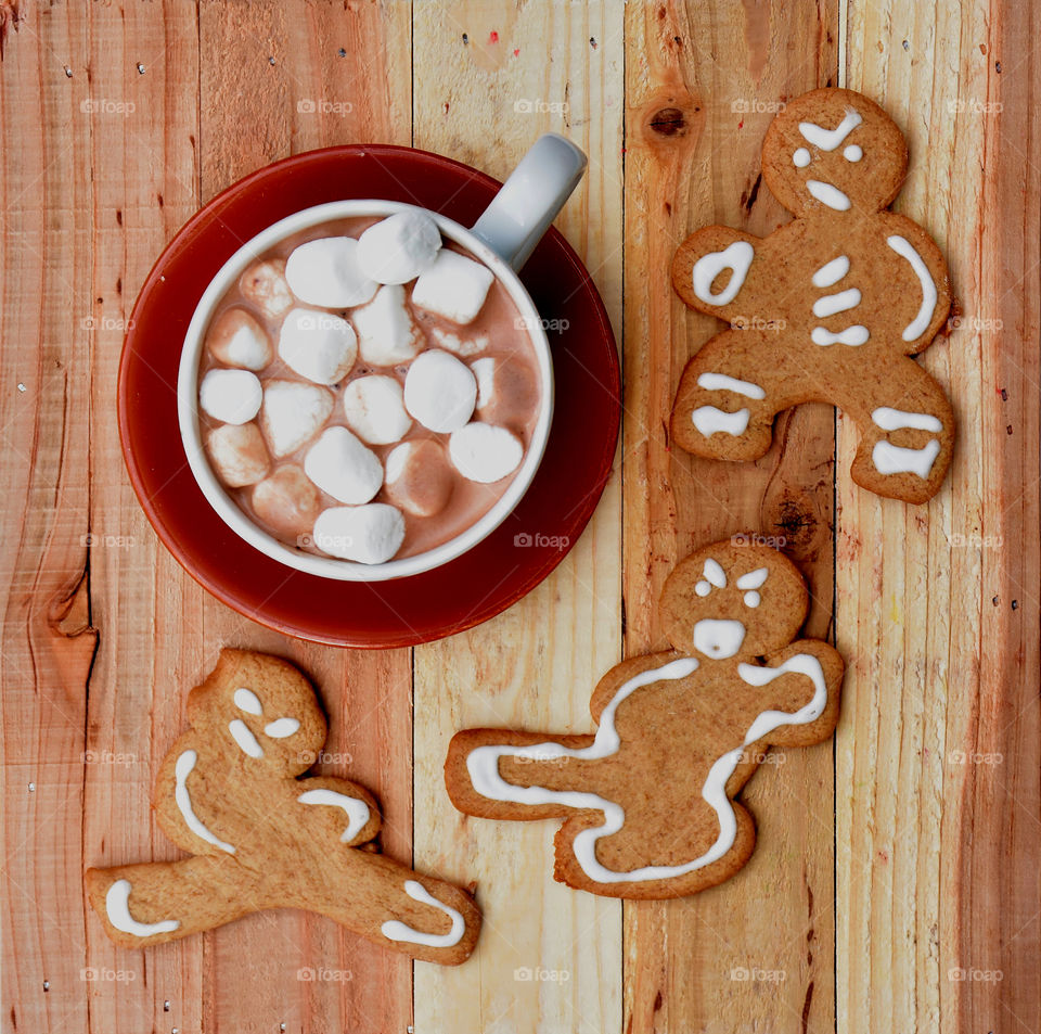 Hot chocolate with gingerbread cookie