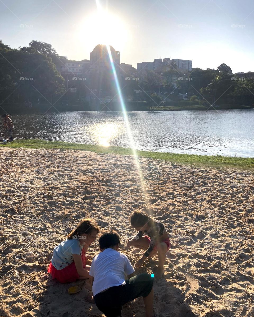 🇺🇸 Having fun on the shores of Lago do Taboão, in Bragança Paulista (Brazil).  Pleasant family afternoon. / 🇧🇷 Divertindo à beira do Lago do Taboão, em Bragança Paulista (Brasil). Tarde agradabilíssima em família.