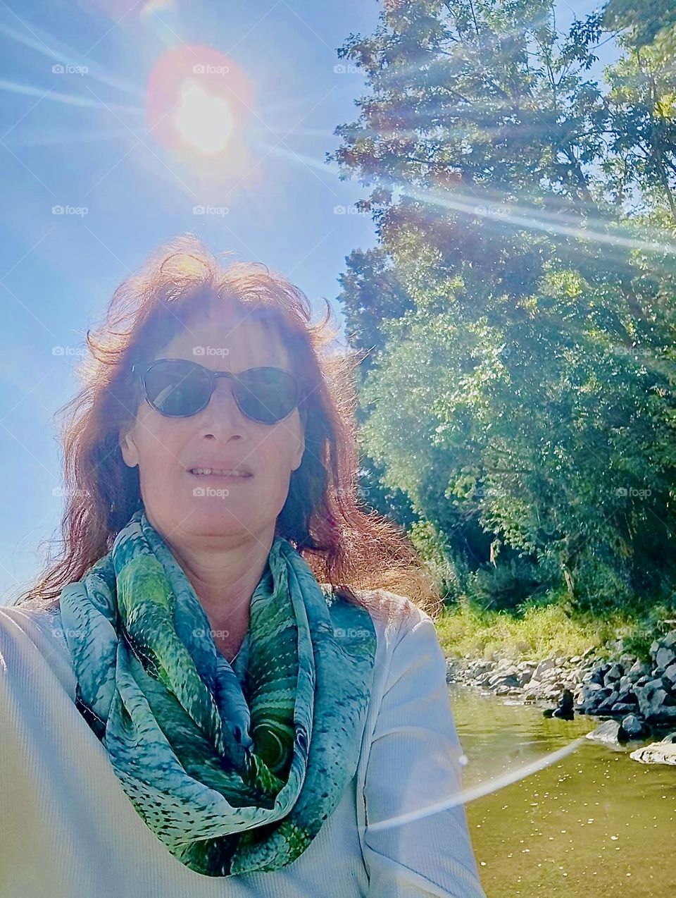 The sun gives us warmth & energy, in fact it makes life on planet Earth possible. With these thoughts I present to you this beautiful image from „Bavaria“, Germany showing another sun worshipper soaking up the rays. 2023. Hypnotic Productions