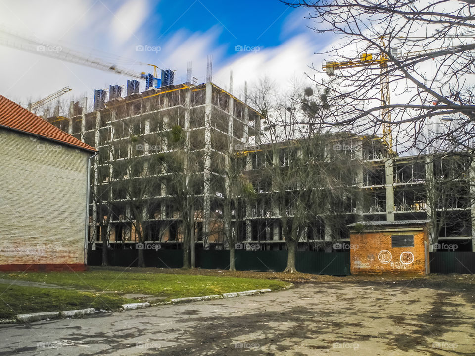 building process with crane on long exposure