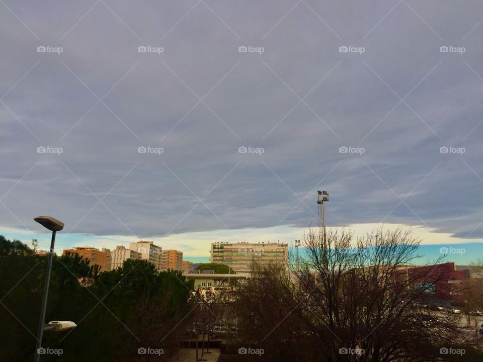 Parece que durante el día de hoy va a llover. Increíble como se oscurece el cielo. 