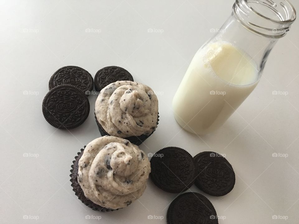 Chocolate Cupcakes with Oreo Buttercream Icing 
