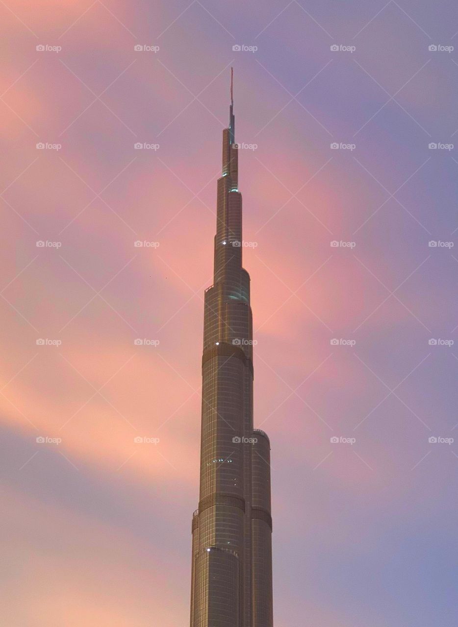 I would like describe this image luxuy and Burj Khalifa building
