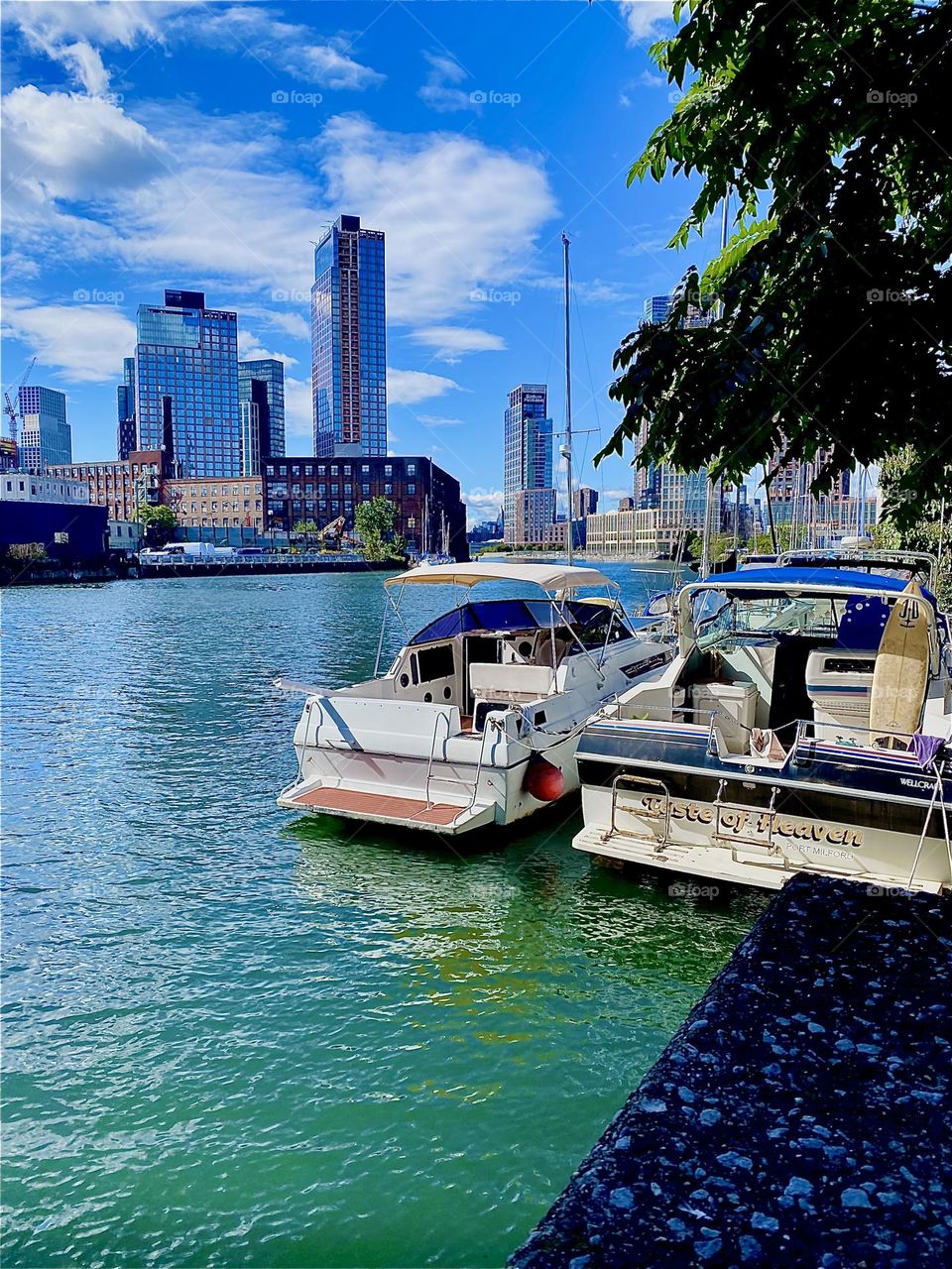 This is beautiful „Newtown Creek“ by the „Pulaski Bridge“ in LIC, Queens seen from the parking lot beneath the bridge on a bright sunny afternoon in October 2023. Hypnotic Productions