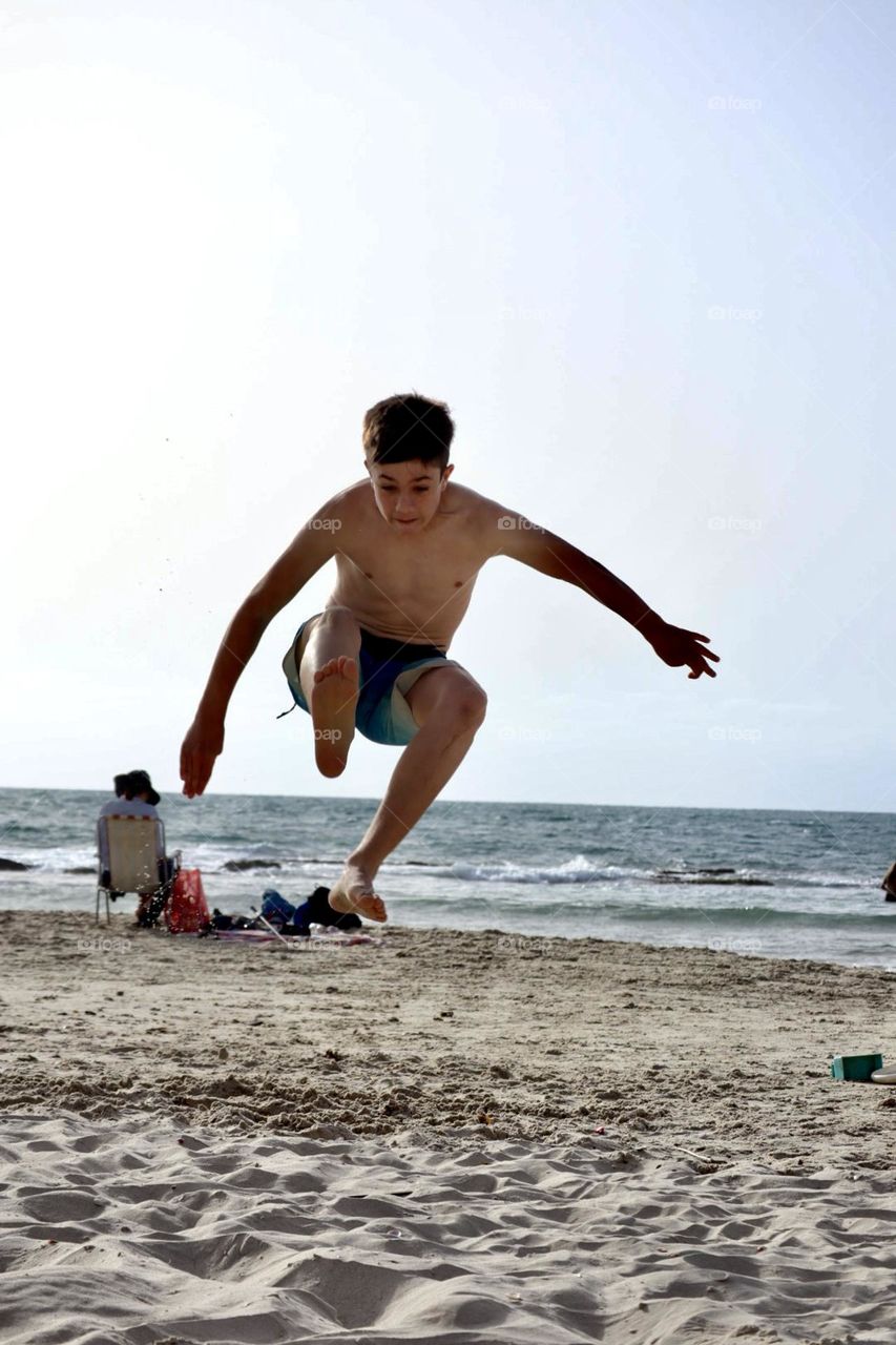Long jump on the beach 