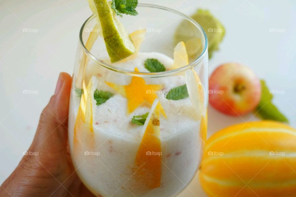 Fresh Fruit smoothie  -Oriental Melon smoothie with apple and lime