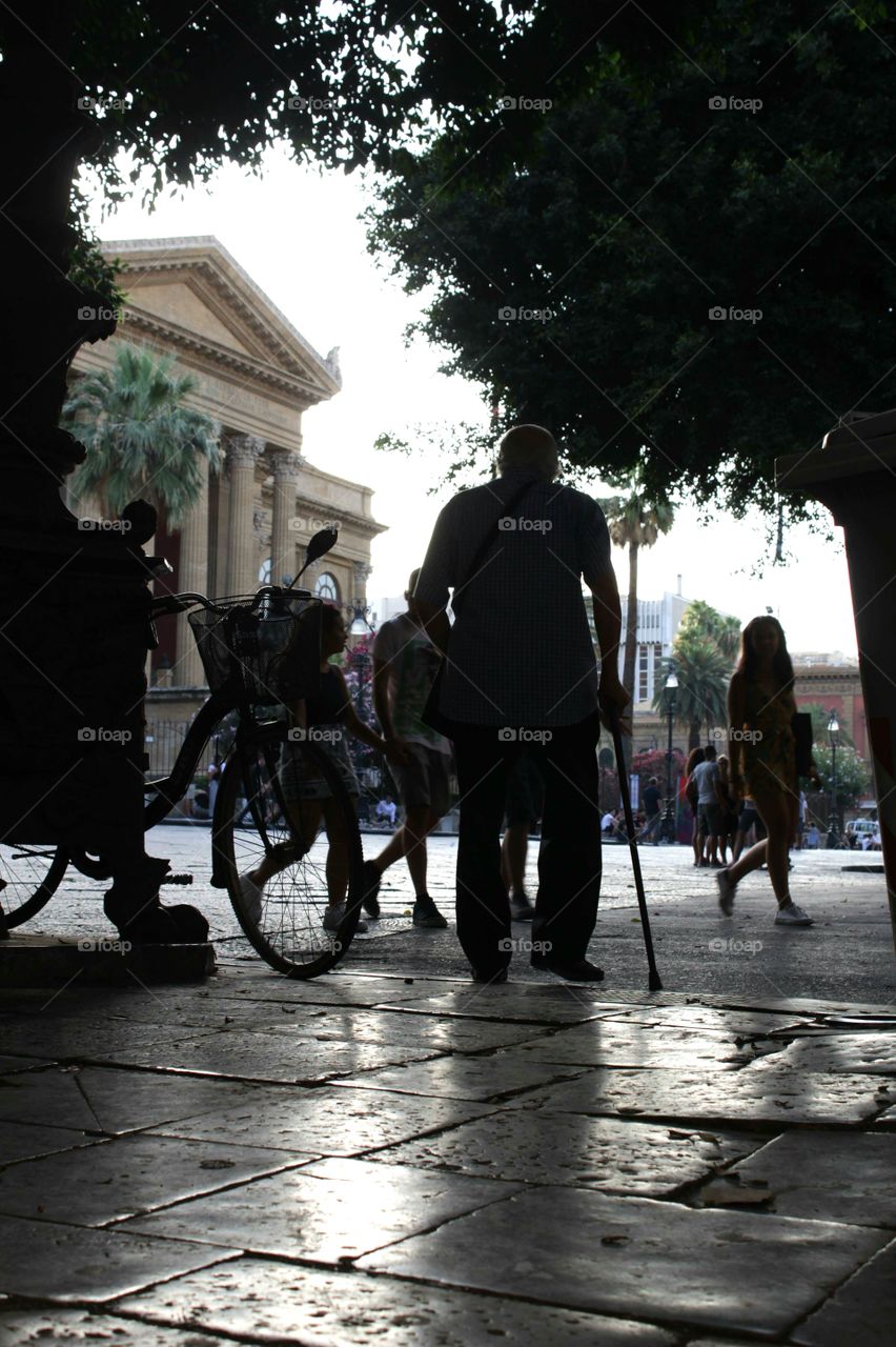 Devo liberarmi del tempo e vivere il presente giacché non esiste altro tempo che questo meraviglioso istante.