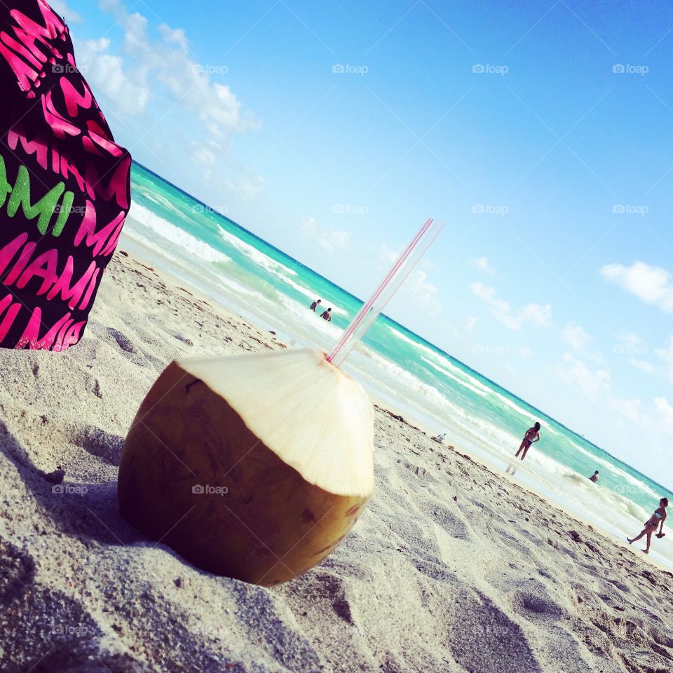 Put the beach in the coconut