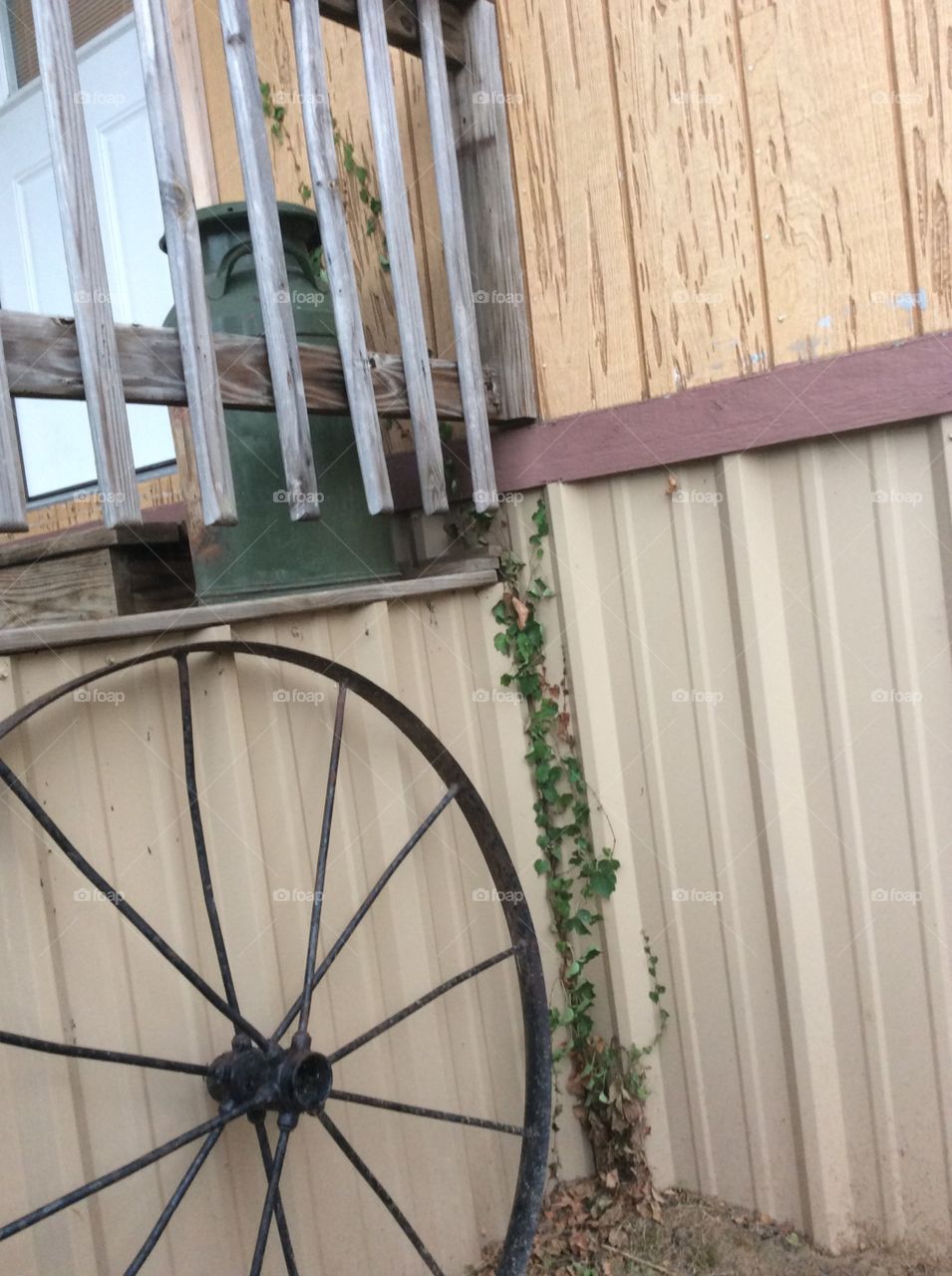 Old wagon wheel 