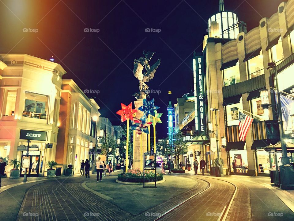 Sky fall. Middle of grove mall los angeles
