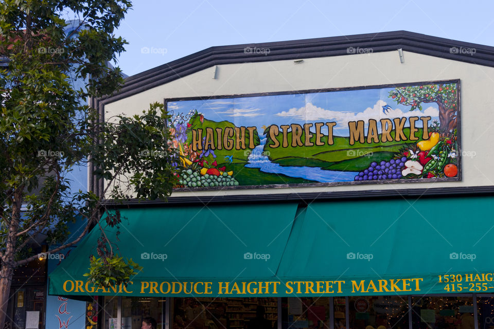 THE HAIGHT STREET MARKET AT GOLDEN GATE BRIDGE SAN FRANCISCO CALIFORNIA USA