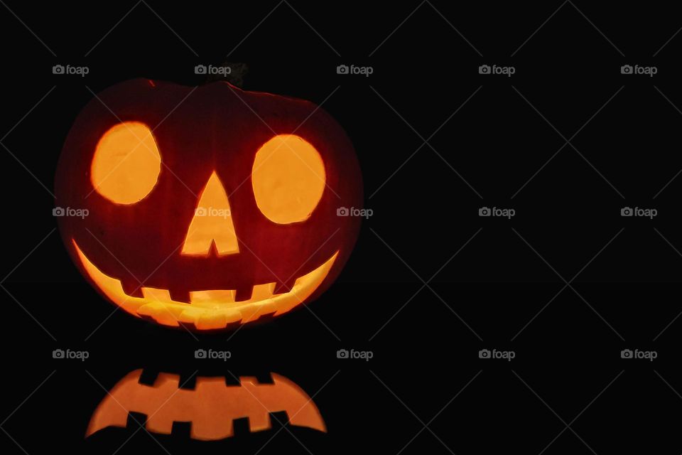 Jack O'lantern glowing in the dark