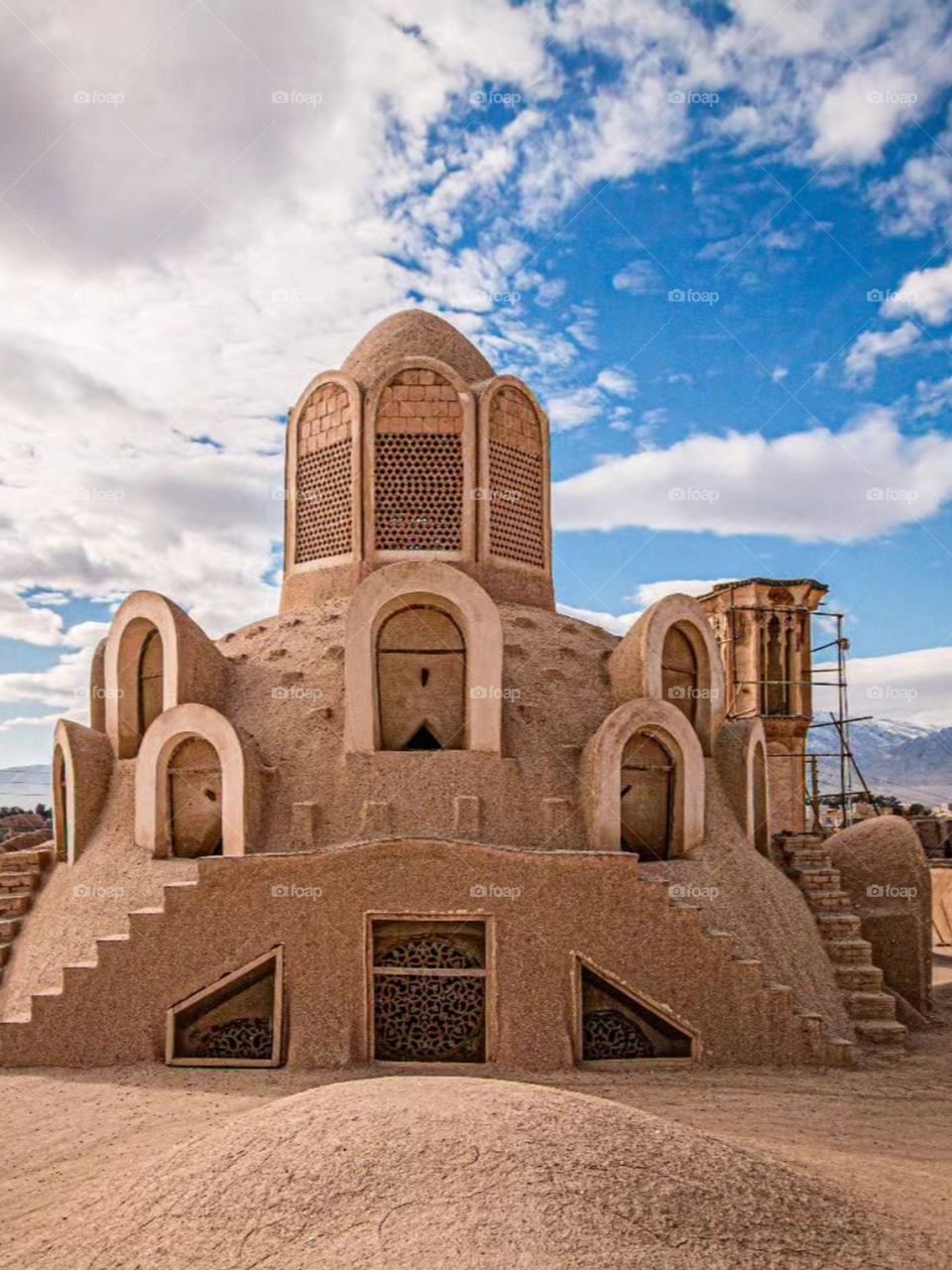 This house has a special, beautiful and strange architecture. It is considered as one of the historical houses. The crescent shaped windbreaks have given a beautiful shape to the roof, and there is a domed roof above the main hall.so beautiful