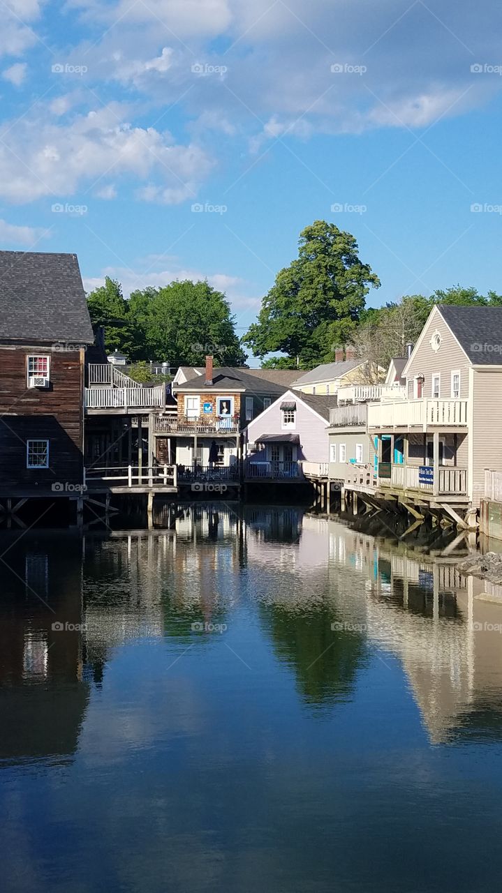 Stores on water in Kennebunkport Maine