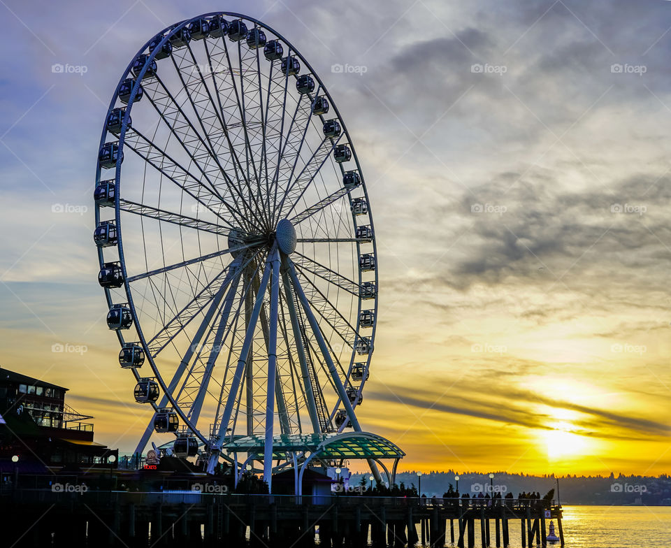 Seattle Ferris wheel during sunset