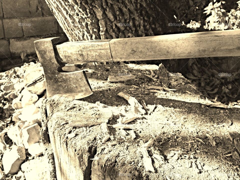 Wood hatchet