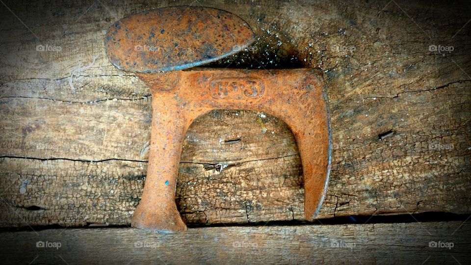 Pé-de-ferro, velho.