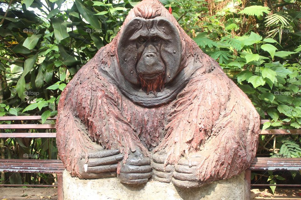 orang utan statue