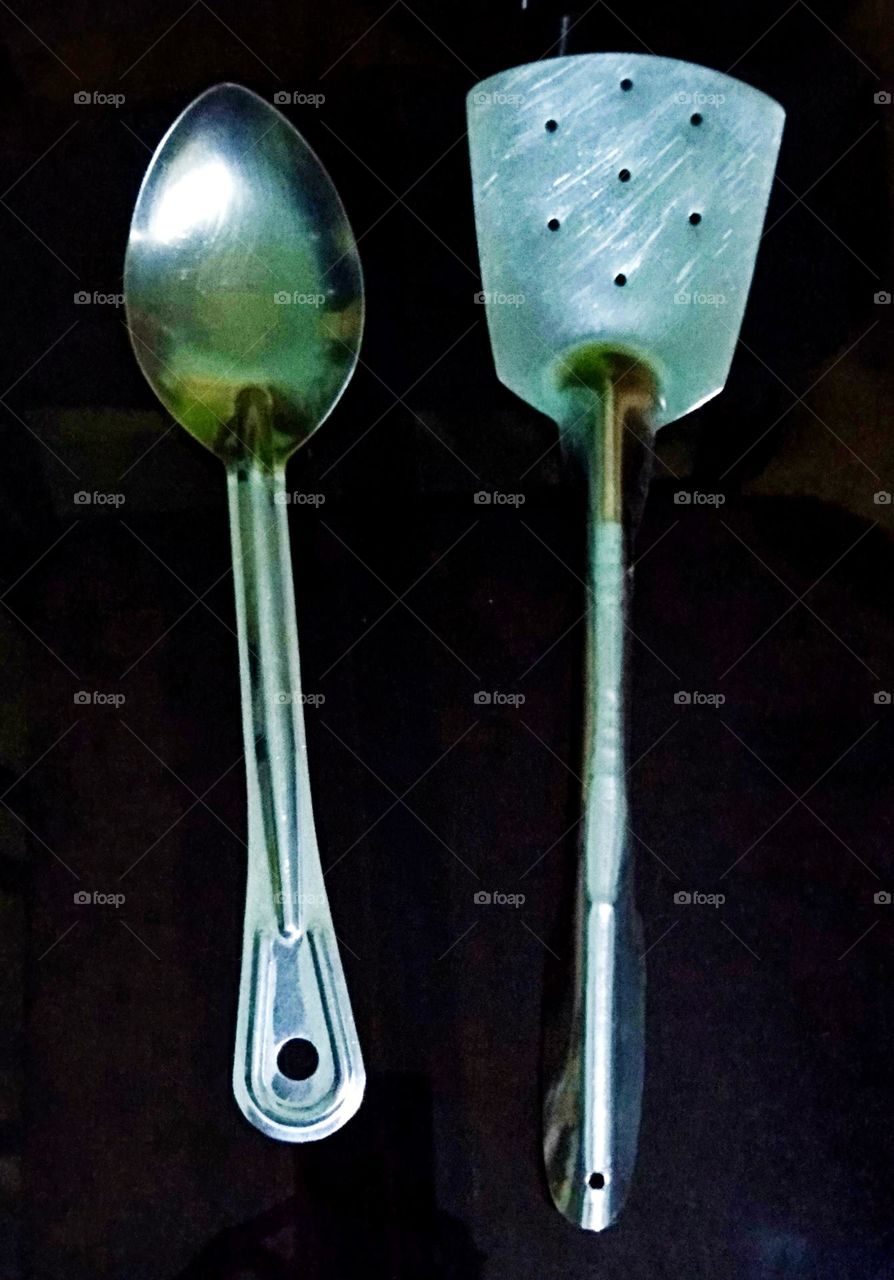 The stainless cookwares; ladle and spatula.