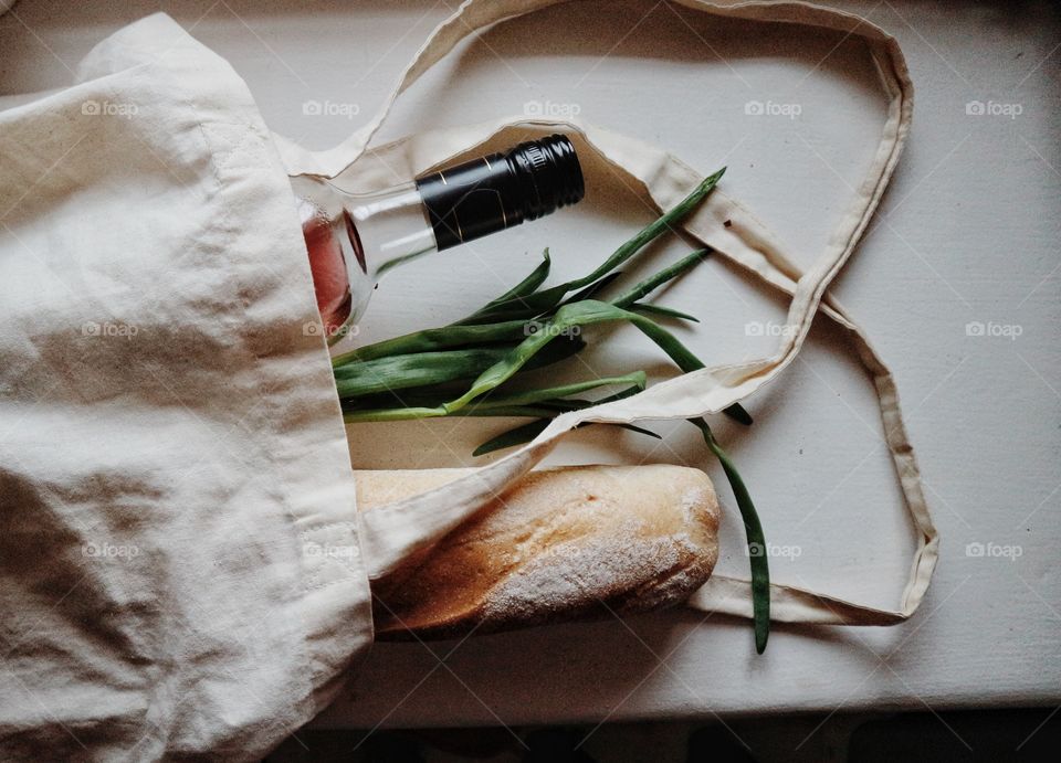 Reusable bag with groceries 