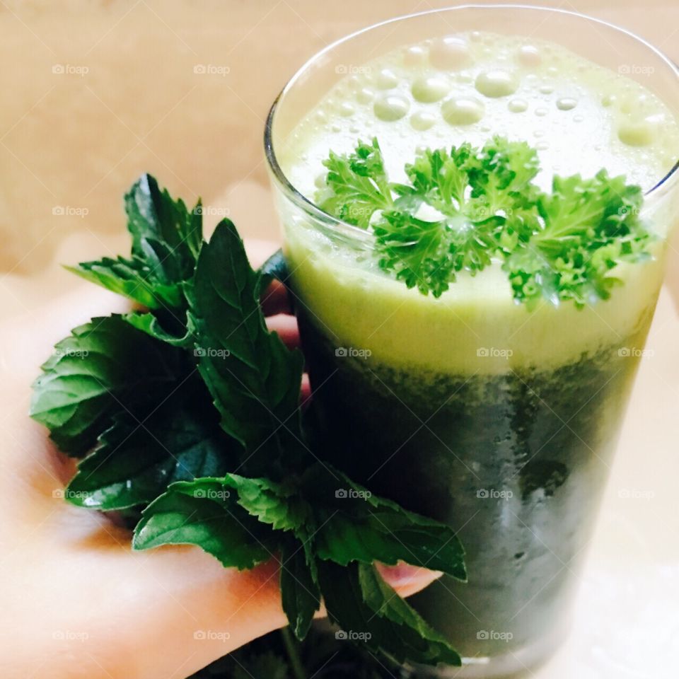 Mint, parsley smoothie 