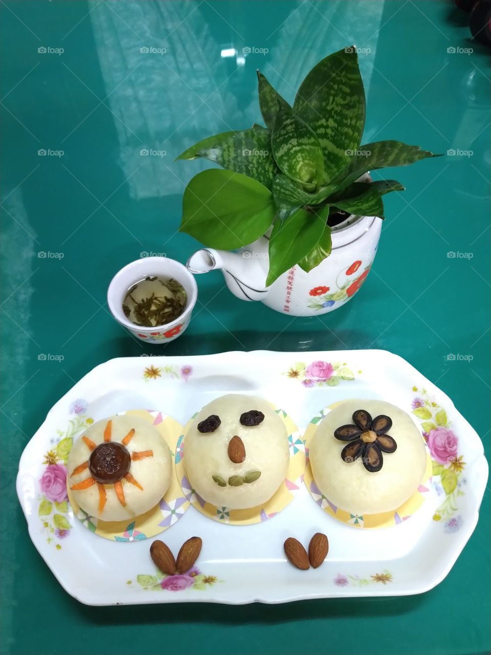 my ornamental plant in a damage tea pot.
 help save the earth. #recycle