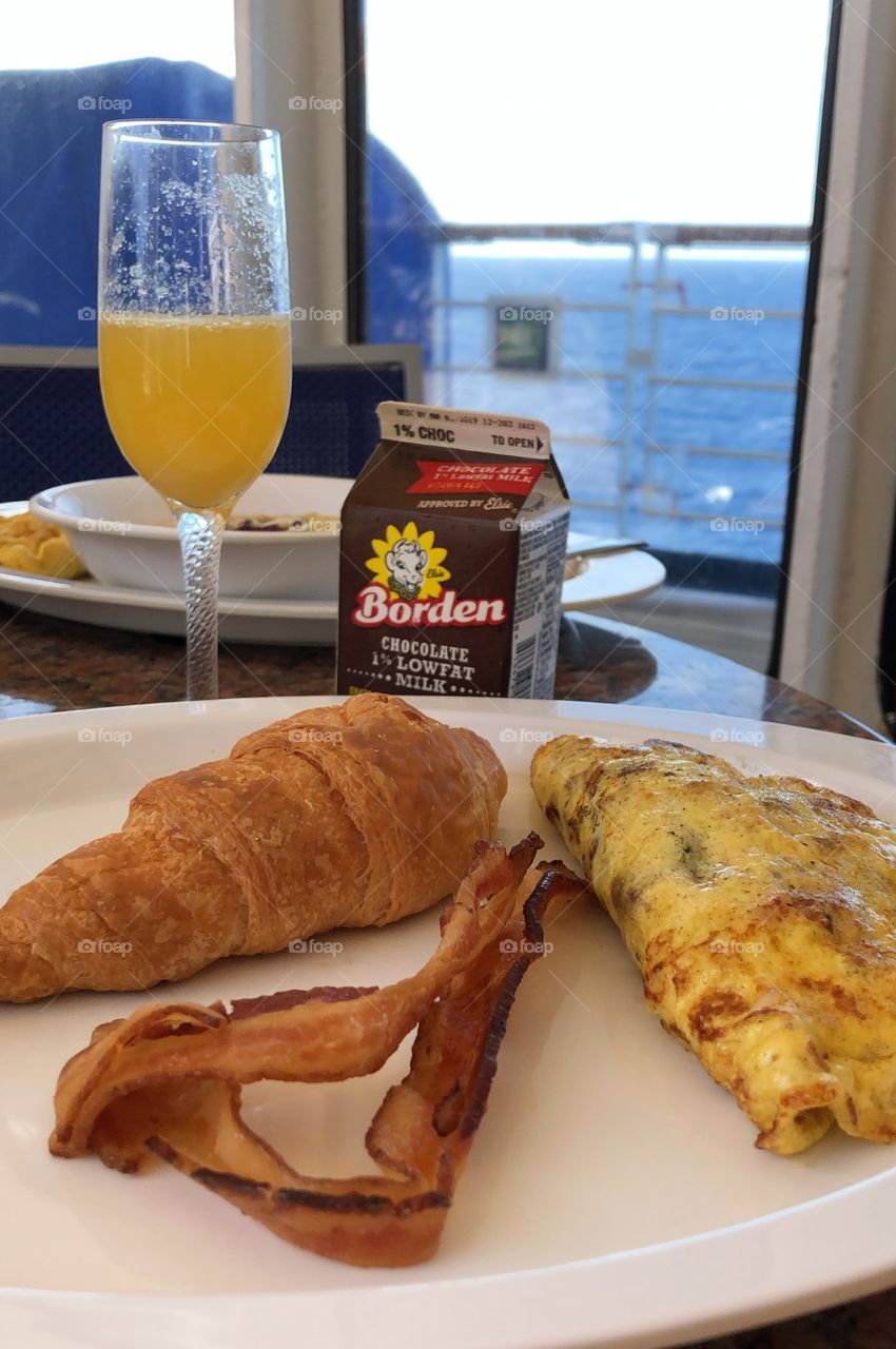 Breakfast with a view. #cruising