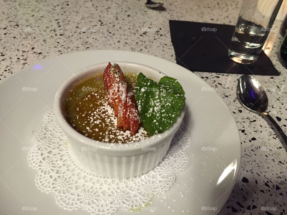 Strawberry creme burlee, dessert, spoon, water, restaurant