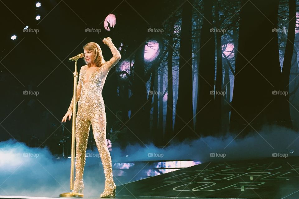 Out of the Woods
Taylor Swift