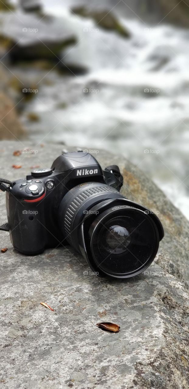 my favorite tool of all, the prized possession - The Nikon DSLR D-5100. this is the first camera i bougt with my own money, down in Los Vegas, Nevada. On my 23rd Birthday. 
We'd been through alot! but then it got stolen from me. 😑
